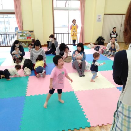 子育てにまつわる悩みを専門家に相談できる場所「のびのびっこ広場」